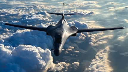 B-1B Lancer im Flug von vorne
