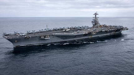 USS Gerald R. Ford auf See aus der Luft