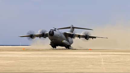 Airbus A400M startet auf Strand