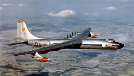 Convair NB-36H im Flug Farbaufnahme