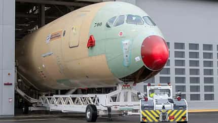 Erste A350F-Bugsektion in Toulouse