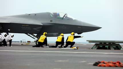 Fujian, J-35, J-15, China, Flugzeugträger, Shenyang Chinas neuer Flugzeugträger im Intensivtest - mit J-35, J-15T und KJ-600.