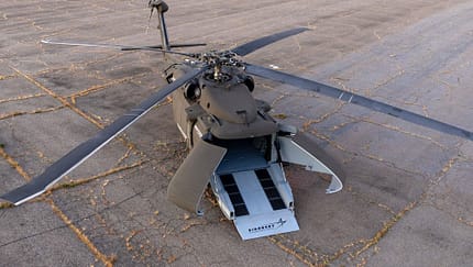 S-70UAS unbemannter Hubschrauber mit geöffneten Frachttoren im Bug