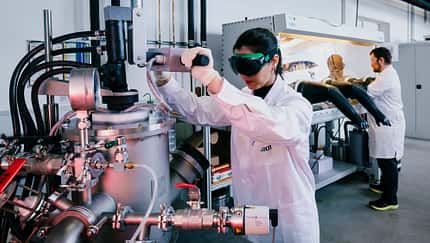 IAM,Institut für angewandte Materialien,Graduiertenkolleg,Forschung,erforschen,Wissenschaft,Wissenschaftler,Wissenschaftlerinnen,Ressourcen,Verbrauch,Verbrennungsmaschinen,Hochleistungswerkstoffe,Entwicklung,Deutsche Forschungsgemeinschaft,DFG,Hochtemperaturverbundwerkstoffen Neue Superlegierung könnte Triebwerke effizienter machen