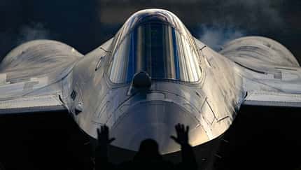 Eine russische Su-57 vor dem Start.