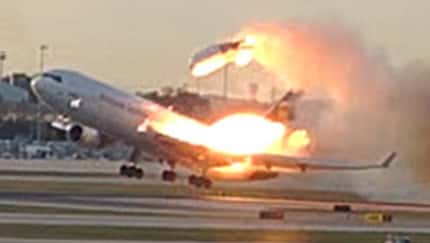 MD-11F verliert Triebwerk beim Start und stürzt ab.