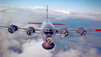 Frontansicht einer Fairchild CL-28 / CP-107 Argus im Flug