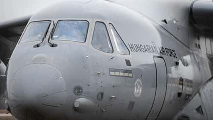 Ungarn vervollständigt seine C-390-Transportflugzeugflotte mit der zweiten Auslieferung von Embraer.