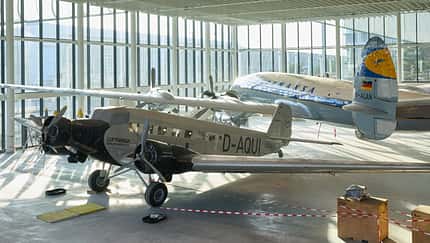 Historische Formation aus Ju 52 und Super Star