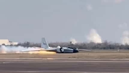 Schockmoment: NASA WB-57 landet ohne Fahrwerk