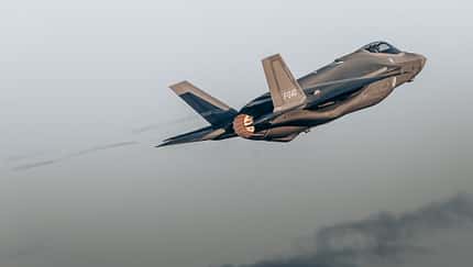 F-35, Niederlande F-35-Kampfjets landen auf dem Flughafen Amsterdam