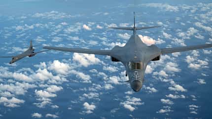 US Air Force, Super Bowl, B-1B, Lancer Zwei B-1-Bomber in Formation Luftaufnahme