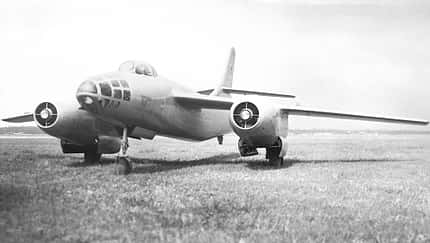 Tupolew Tu-82, Projekt 82, experimenteller Bomber, Prototyp, Andrei Tupolew, RD-45F, Turbostrahltriebwerk, Tu-22, Schnellbomber Tupolew Tu-82 Projekt "82" auf einer Wiese