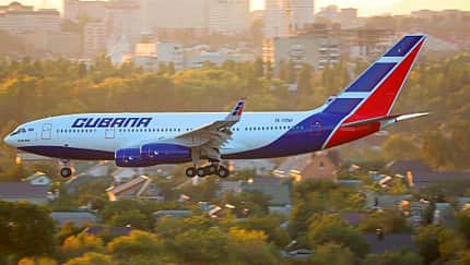 Iljuschin Il-96-300 von Cubana im Anflug
