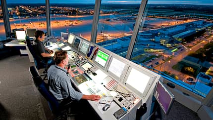 DFS Deutsche Flugsicherung, Fluglotsen, Platzkontrolle, Tower, Towerloste, Arbeitsplatz, Kontrollzentrale, Flughafen Frankfurt, Berufe der Luftfahrt, Radarkontrollzentrum Einblick in den Beruf und die Ausbildung zum Fluglotsen
