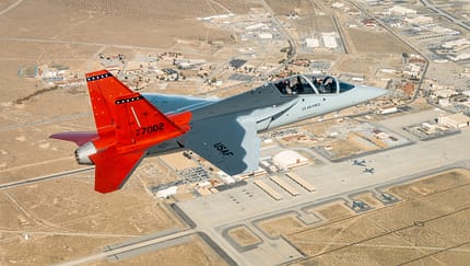 Eine T-7A Red Hawk landet nach einem Flug auf der Joint Base San Antonio-Randolph am 23. April 2026. 