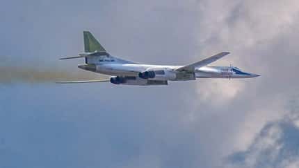 Frisch modernisierte Tu-160M (08-04) fliegt in Russland. 