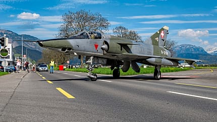 Dassault Mirage III RS, Mirage III, Schweizer Luftwaffe, Mirage-Verein Buochs, Buochs, Schweiz, Aufklärungsjet, Deltaflügel, Militärflugzeug, Kavernenflugplatz, Atar-Triebwerk, Jet, Kampfjet, Kennung R-2019 Dassault Mirage III RS R-2109 des Mirage-Vereins Buochs auf dem ehemaligen Militärflugplatz in der Schweiz