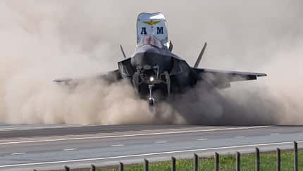 Finnland, Baana, Italien, F-35B, Learjet, F-18, Hornet F-35B aus Italein starten und landen erstmals auf finnischer Autobahn.