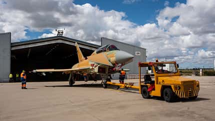 Eurofighter Halcón I wird aus der Halle gezogen