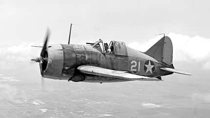 Brewster F2A Buffalo, Brewster Buffalo, Jagdflugzeug, Zweiter Weltkrieg, US Navy, Einsitziger Jäger, F2A-3, US Marine Corps, „Flying Coffin", XF2A-1, F2A-2, VF-2, NACA, 243. Squadron RAF, Buffalo Mk. I, No. 488 Squadron RNZAF, B-339E, B-339C F2A-3 des US Marine Corps auf einem Übungsflug im August 1942 über Florida