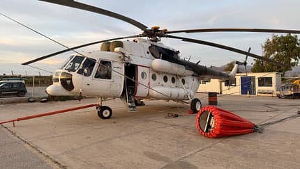 H3Operations, Mi-8, Ukraine, Löschhubschrauber Mi-8 des ukrainischen Unternehmens H3Operations mit Löschbehälter.