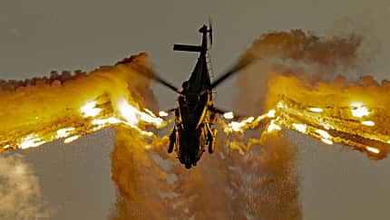 Antidotum, Air Show, Lezno, NH90, Flares NH90-Hubschrauber verschießt Flares auf Antidotum Air Show Lezno 2026