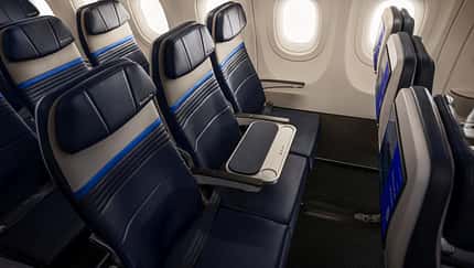 United mit Tischchen in der A321XLR Economy Plus