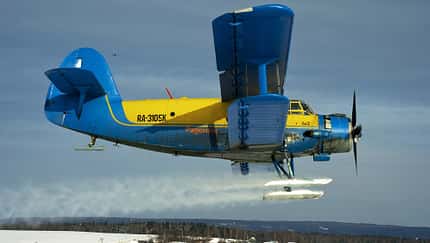 Mit Skiern ausgestattete Antonow An-2 beim Einsatz in Russland