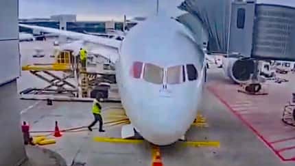 Boeing 787 von Lufthansa fällt in Frankfurt hart aufs Kinn. Boeing 787 von Lufthansa fällt in Frankfurt hart aufs Kinn.