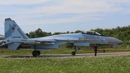 UAC hat eine Charge Su-35S-Kampfflugzeuge an die Truppen ausgeliefert.