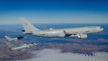 Airbus, A330, MRTT, Spanien Airbus A330 Spanien im Flug bei der Betankung von zwei Eurofightern