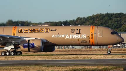 Airbus A350F - erster Prototyp rollend in Toulouse.