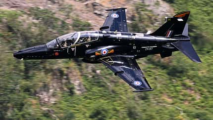 BAE, Hawk T2, Royal Air Force, RAF BAE Hawk T2 der RAF im Tiefflug