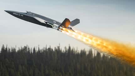 Airbus, CCA, Valkyrie, U740, XQ-58, Kratos Airbus U740 autonomer Kampfjet startet mit langer Raketenflamme