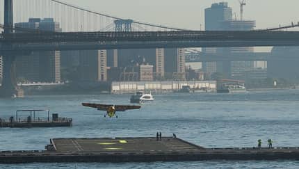 New York, Heliport, Ultra Short, EL2 Flugzeug landet auf Heliport in Manhattan