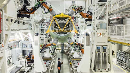 Roboter beschleunigen in Hamburg die Rumpfmontage bei der A320-Familie und sollen Kosten senken.