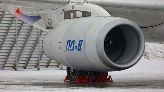 Erstflug des Jakowlew (Suchoi) Superjet mit russischen PD-8-Triebwerken.