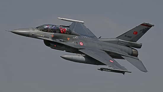 Türkische F-16 beim Vorbeiflug