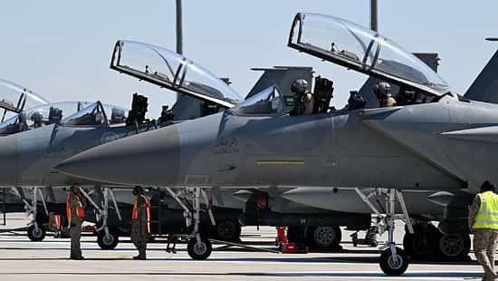 Piloten im Cockpit F-15SA