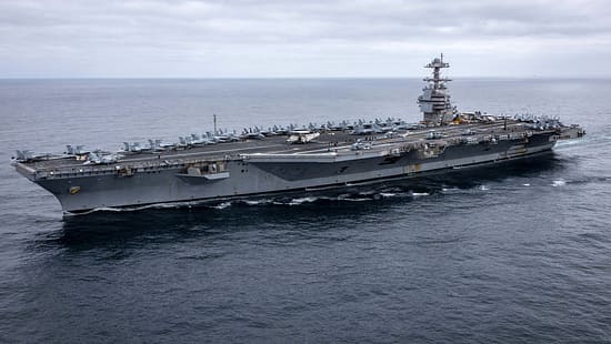 USS Gerald R. Ford auf See aus der Luft