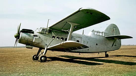 Sowjetisches Wettererforschungsflugzeug Antonow An-6