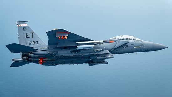 F-15E Eagle mit AGR-20 im Flug