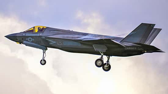 F-35B US-Marine ohne Markierungen im Landeanflug
