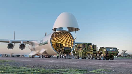 Rendering Radia WindRunner als Militärfrachter bei der Beladung von Militärfahrzeugen