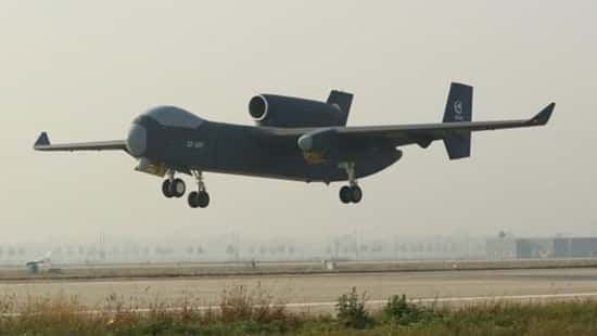 Die Riesen-Kampfdrohne Jiutian aus China beim Jungfernflug.