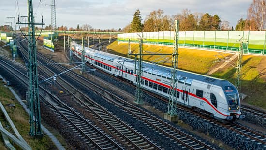 Dresdner Bahn mit Sonderzug eröffnet