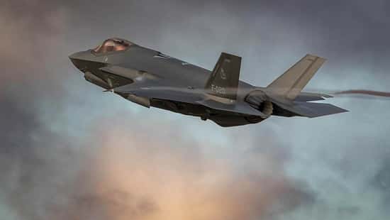 Eine F-35 der niederländischen Luftwaffe im Flug.