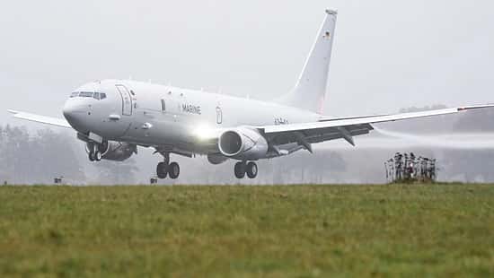 Deutschlands erste Boeing P-8A Poseidon landet in Nordholz. 