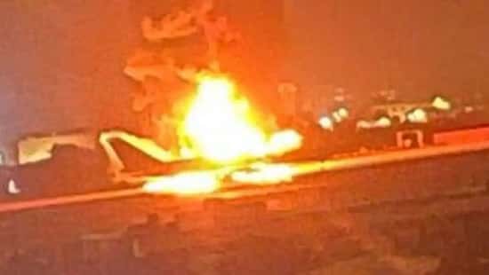 Boeing 747-100 im Iran brennt nach Angriff. 